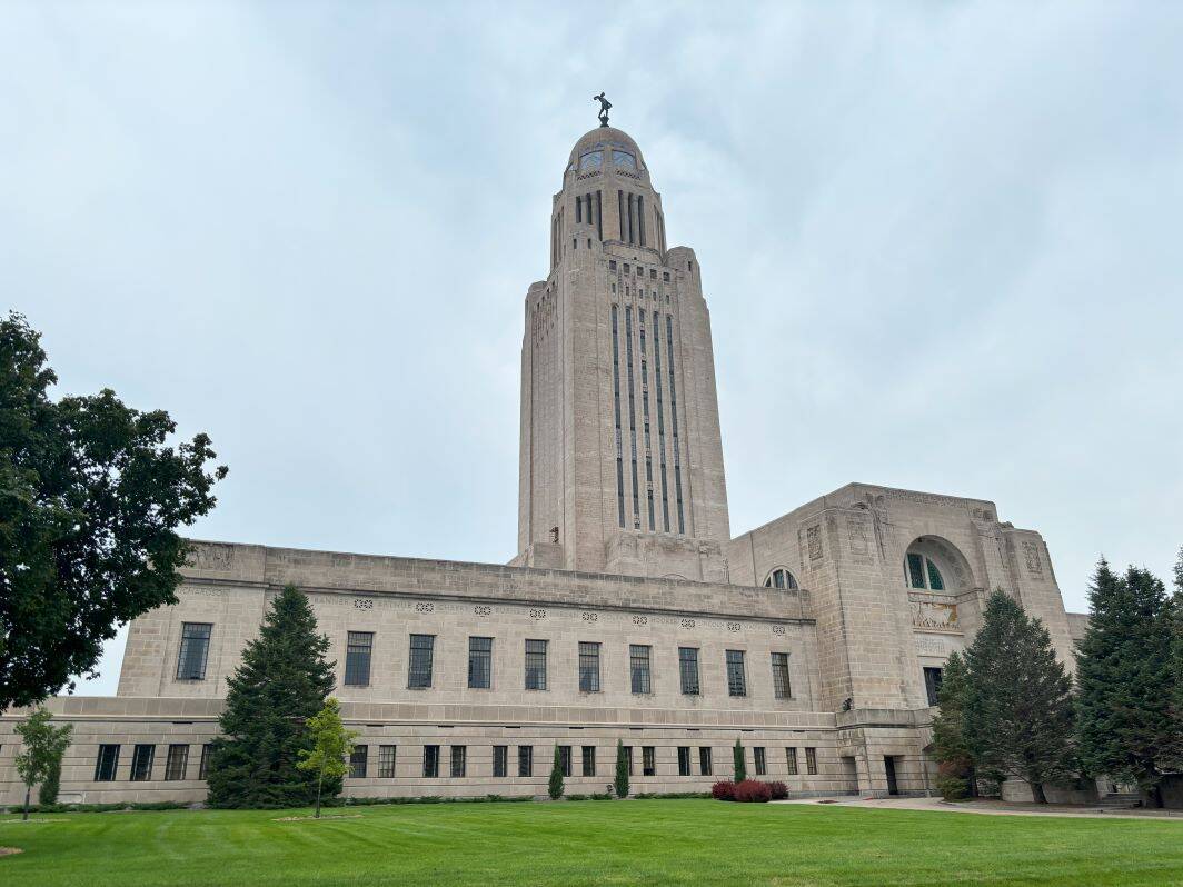 93 Counties engraved in the perimeter of the Capitol