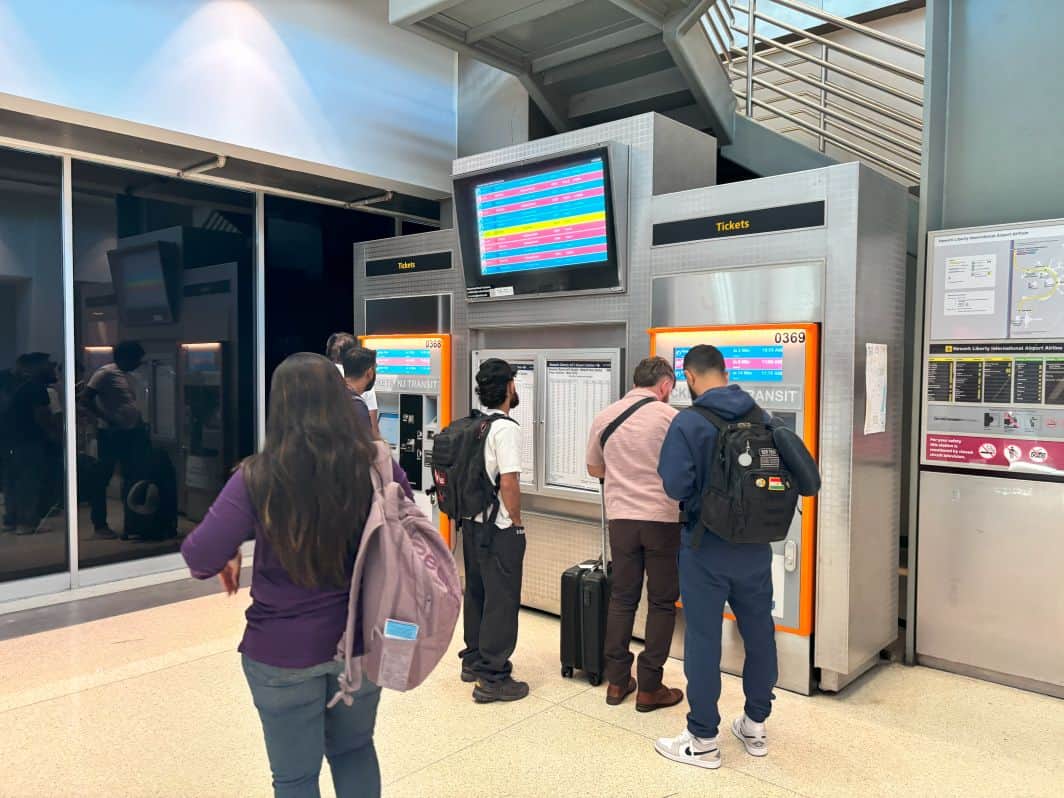 Kiosk for purchasing ticket