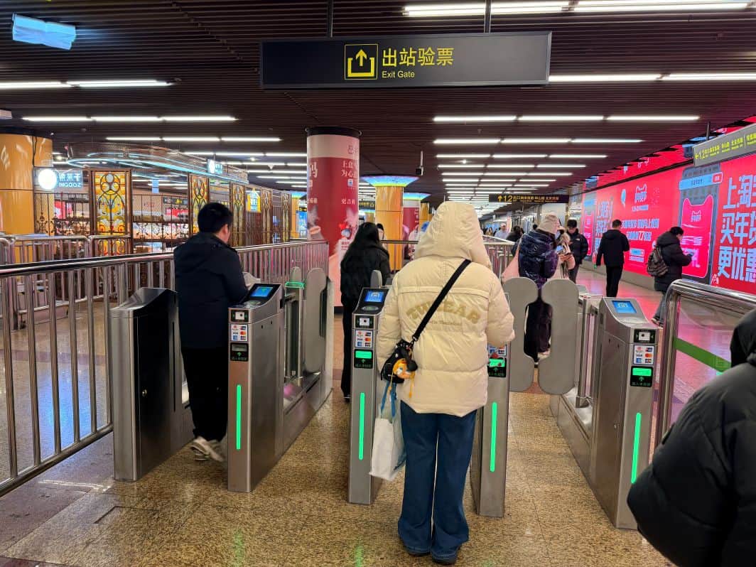 Tapping in and out of the metro