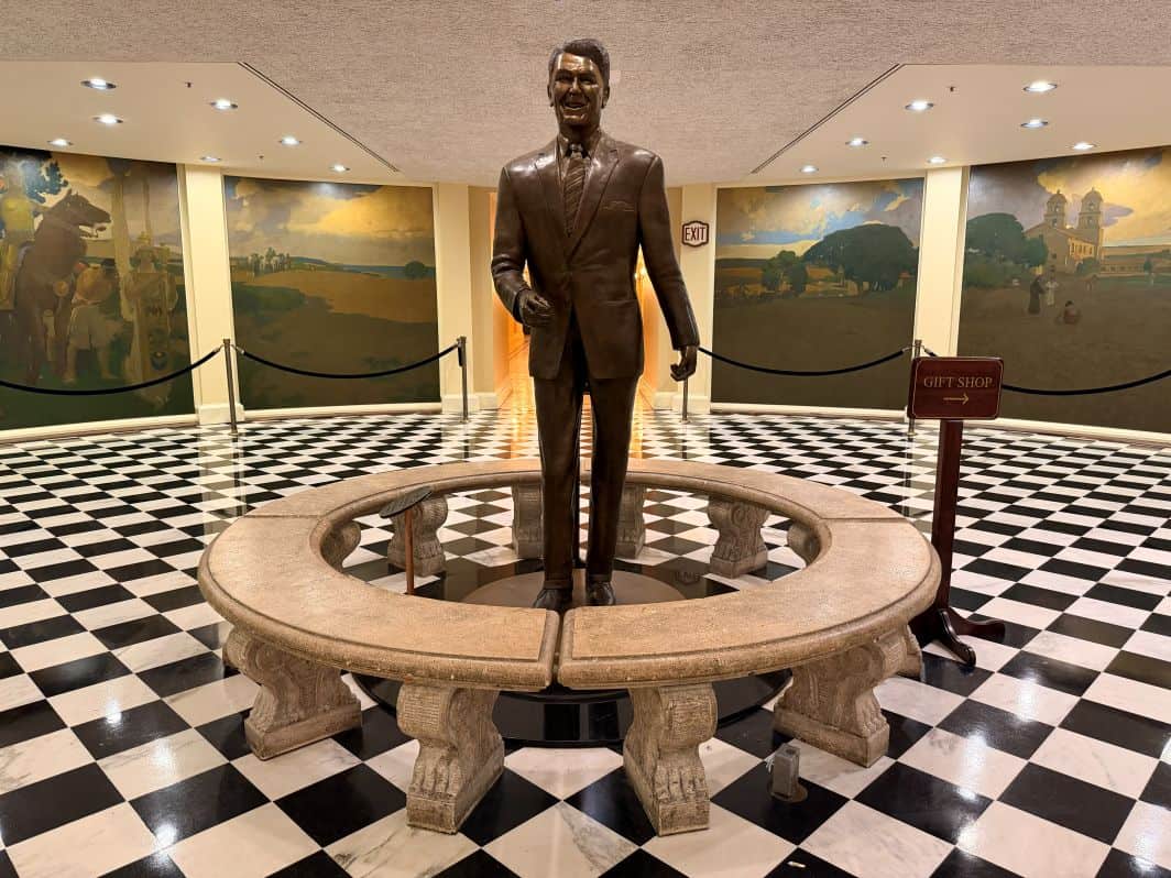 Ronald Reagan statue