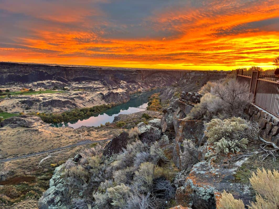 Picture taken on our morning walk. The colors are almost unbelievable. 