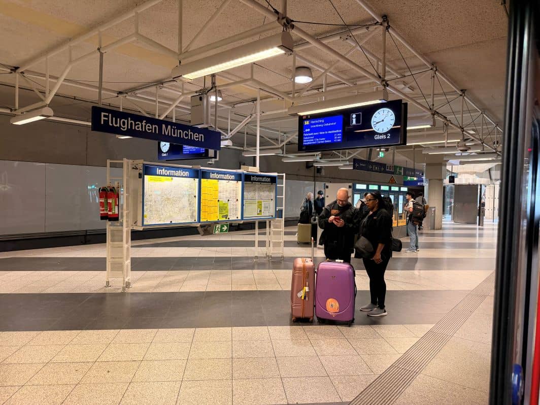 Use displays to find the correct train