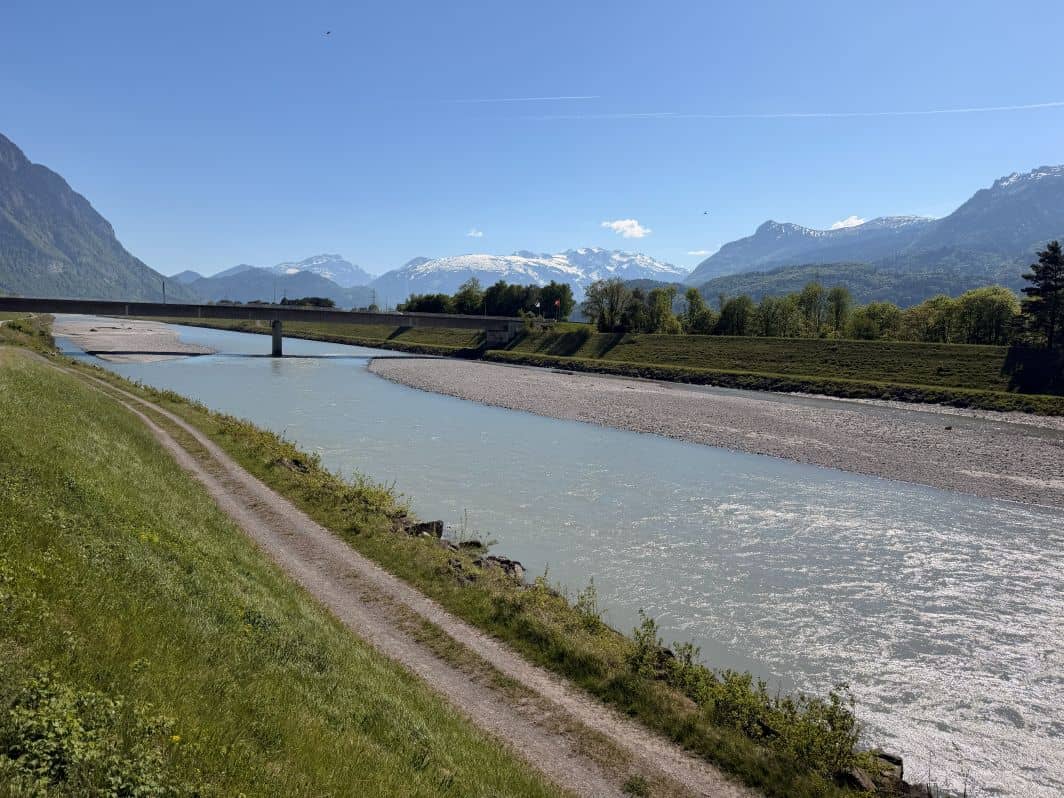 Reiver separating the 2 countries